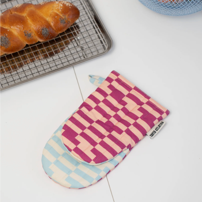 Oven Mitt by Tarta Gelatina