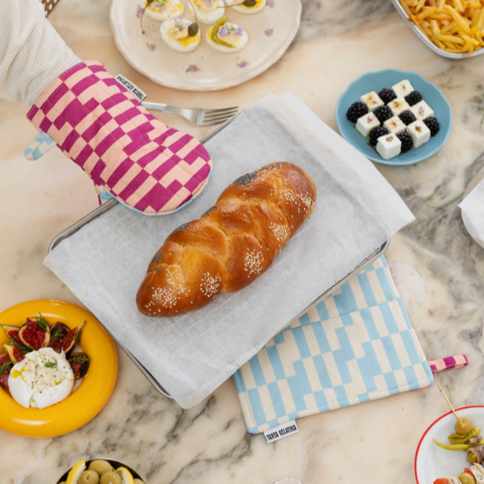 Oven Mitt by Tarta Gelatina