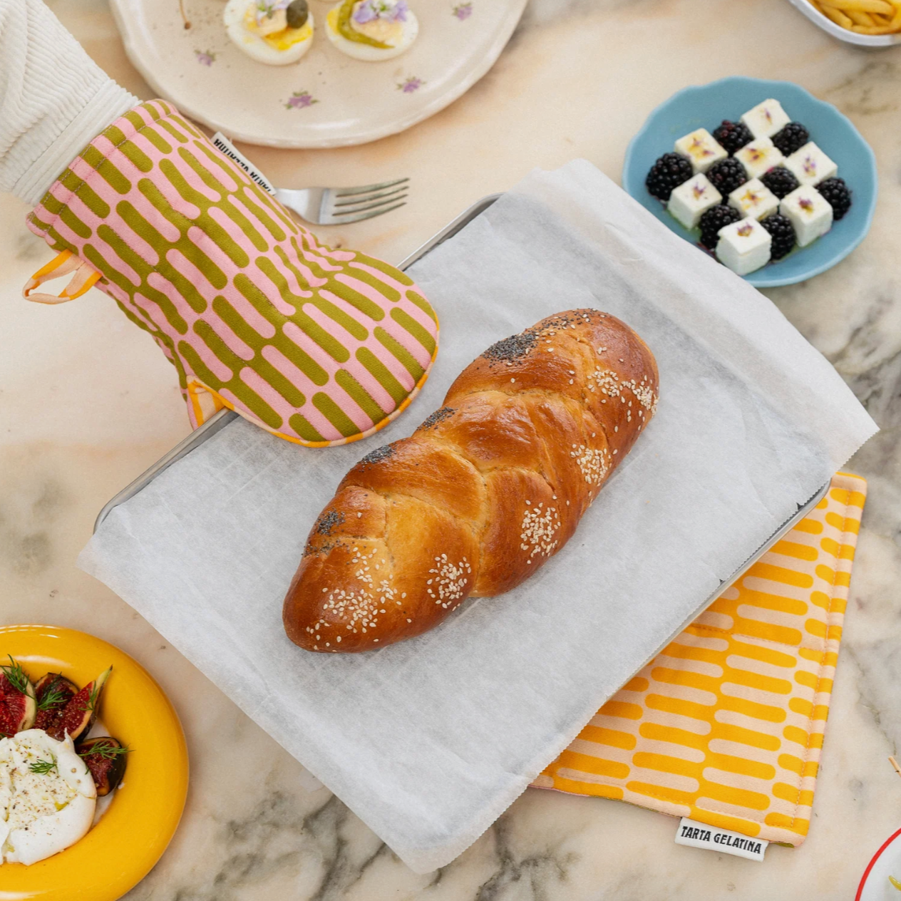 Oven Mitt by Tarta Gelatina