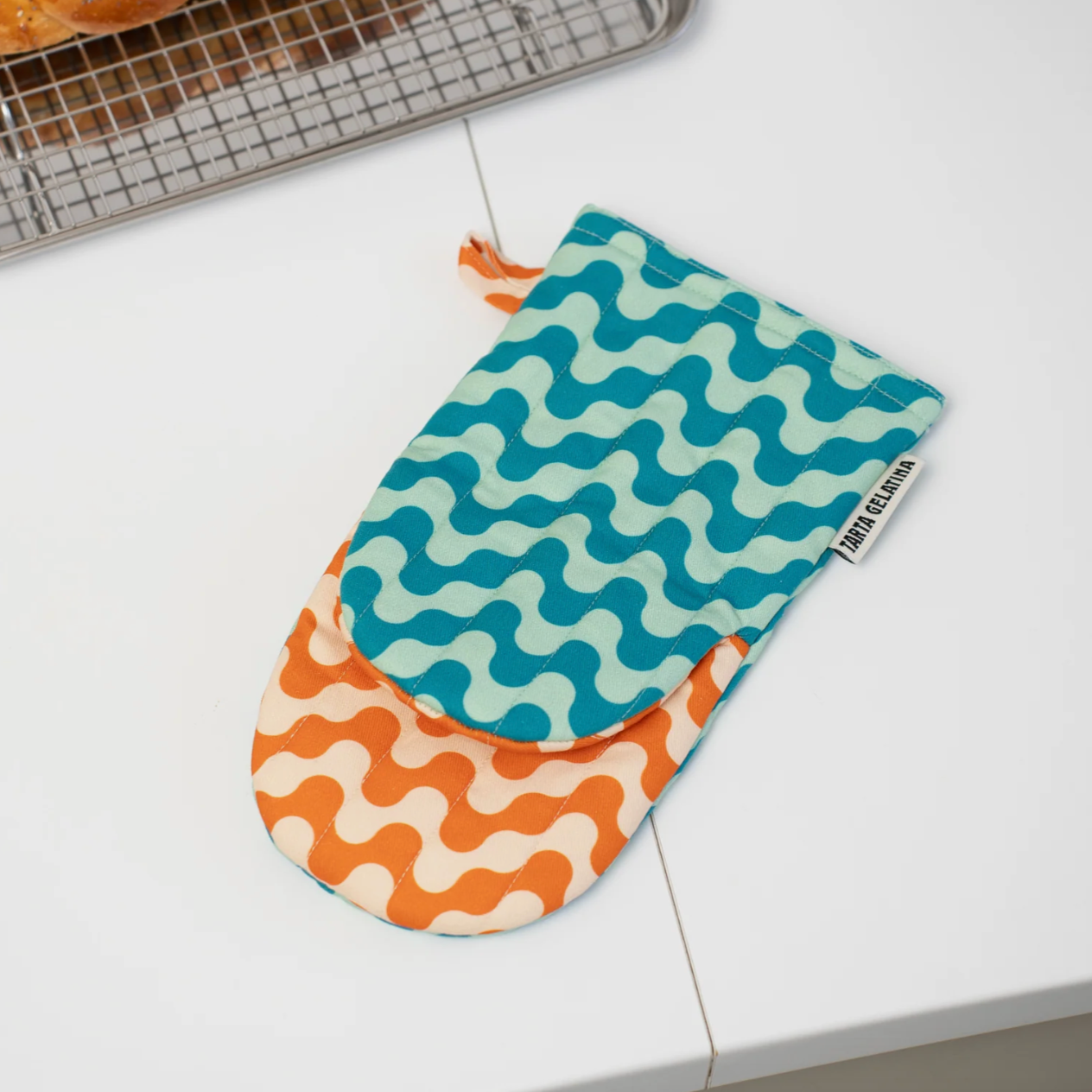 Oven Mitt by Tarta Gelatina